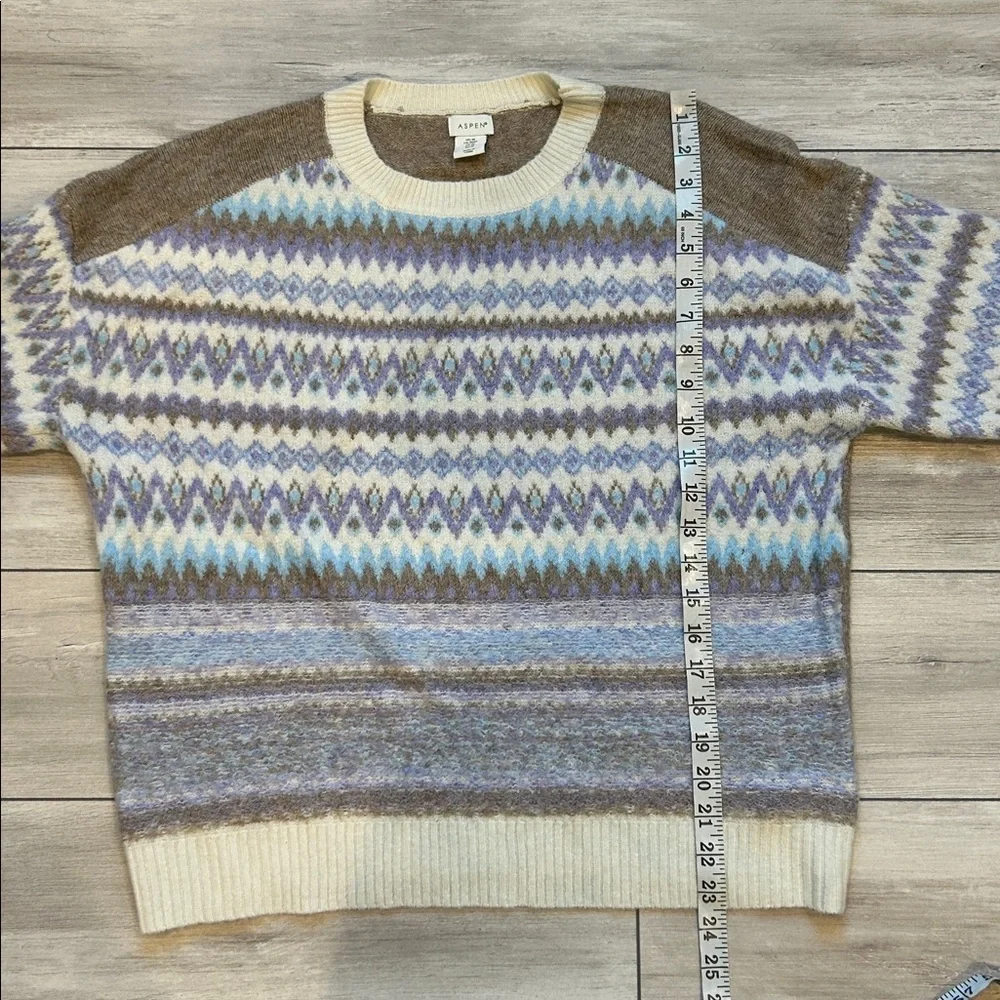 Aspen soft fuzzy ski lodge print sweater size medium
